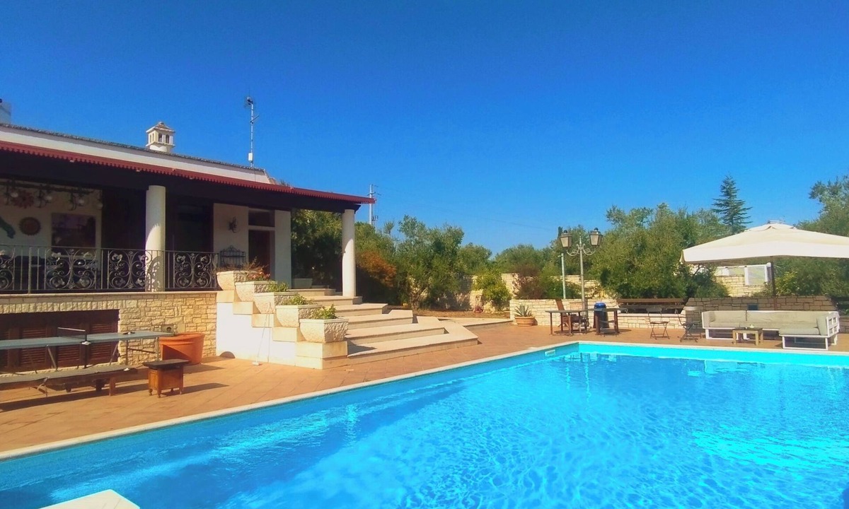 Trani House | VILLA LIANA,countryside,private pool,tennis court, ping pong, wifi, free parking