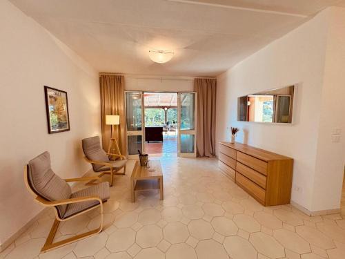 Lido Marini Villa | Villa mit großem Garten und Aufstellpool, 800m zum Meer, Lido Marini
