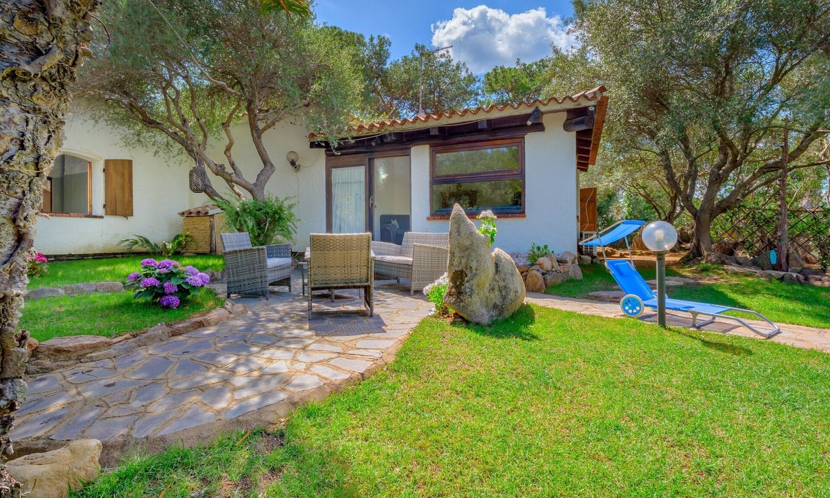 Pittulongu Villa | Villa 'Pirina' with Private Terrace, Wi-Fi and Air Conditioning