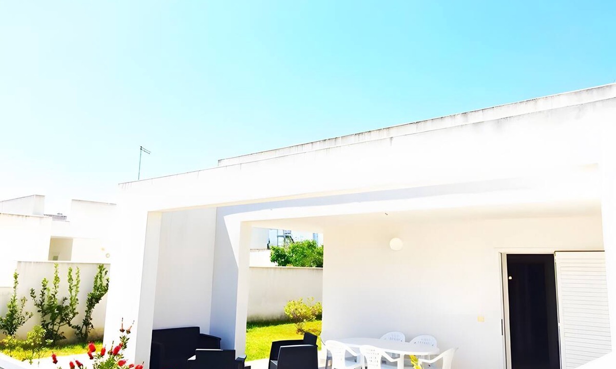 Torre Specchia Ruggeri Villa | Villa Poesia By Ville Refolo with Private Garden and Air Conditioning
