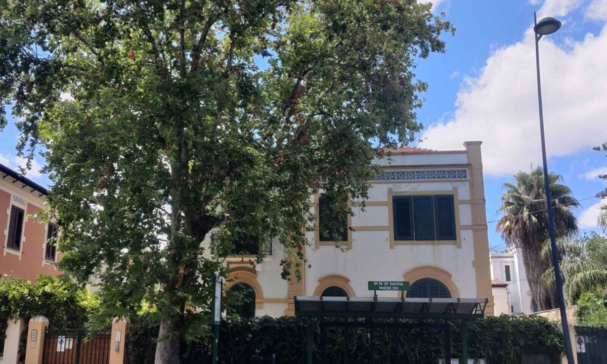 Mondello Villa | Villino Tecla an elegant Art Nouveau vacation villa 5 minutes from the sea in Mondello