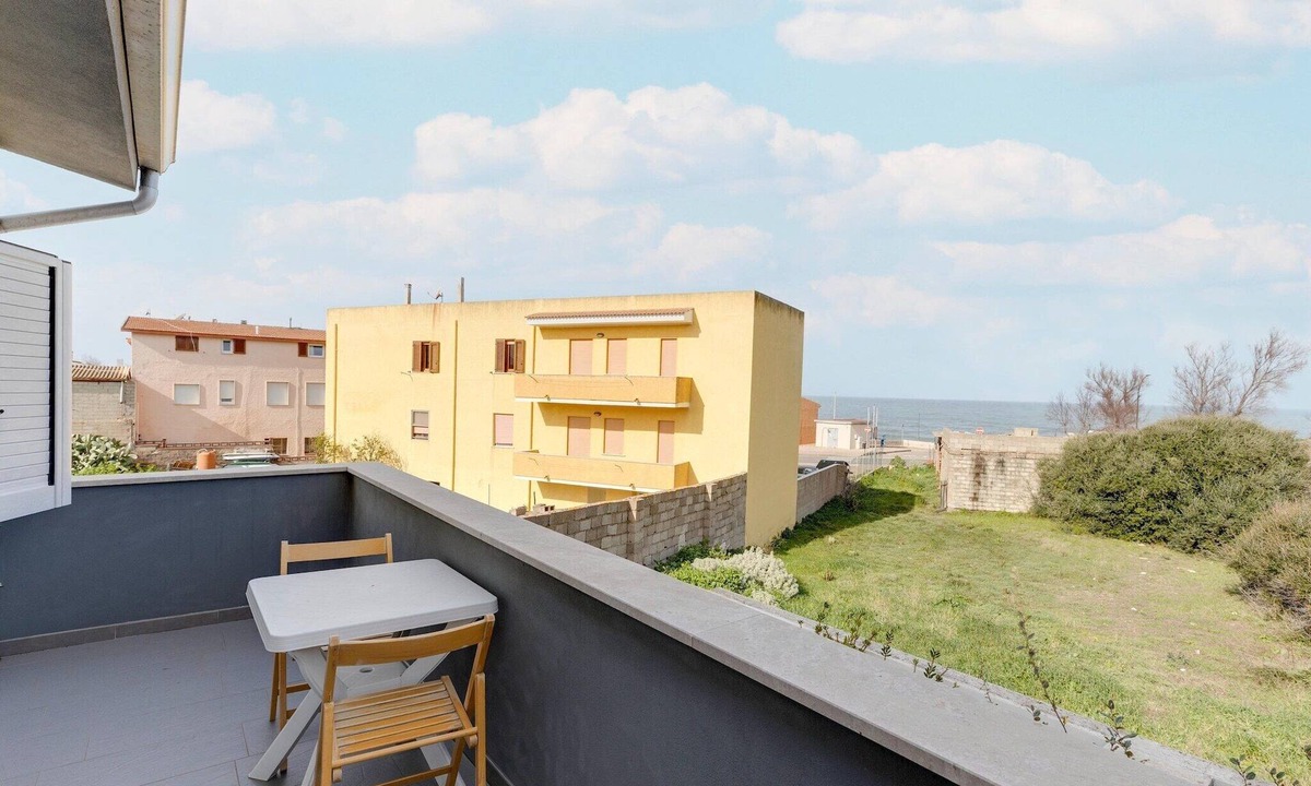 Lu Bagnu Apartment | With private terrace, 50m from the sea