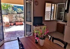 Holiday House in Marina Di Modica with Front Garden