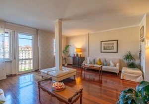 Ponte Vecchio View Luxury Apartment