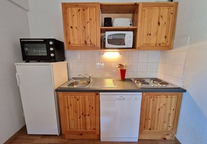 Spacious 3-Bedroom Apartment for 6-8, Near Ski Lift, Shops, and School in Modane