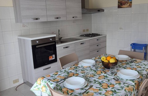 Trappitello Apartment | 100 m² apt with free parking over the citrus garden– for families in Trappitello