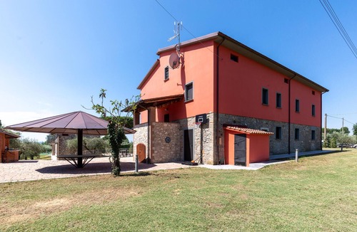 Passignano sul Trasimeno House | 6 bedroom cozy home in Passignano sul T