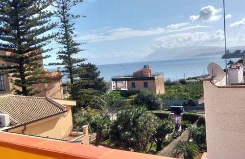 Porticello Apartment | A 125-square-meter apartment with a balcony where you can relax while gazing out at the sea