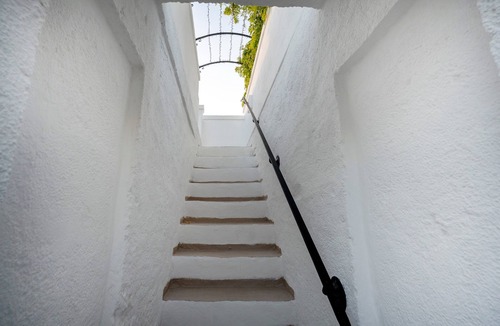 L'Assunta Apartment | Alloro Double Room in Elegant Villa near Beaches and Countryside