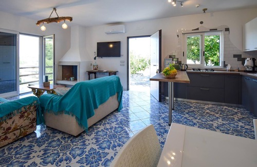 Casamicciola Terme House | Amazing home in Casamicciola Terme with sauna