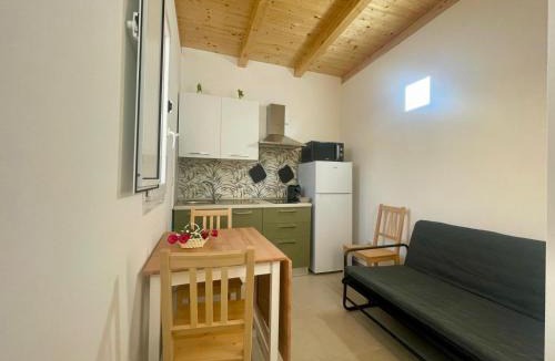 Fontane Bianche Ski Chalet | Anastasia Beach Cottage GIRASOLE