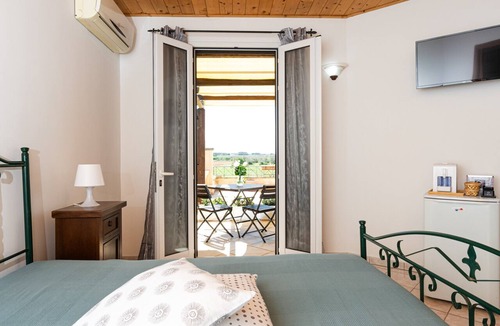 Cocumola Apartment | Angeli Nel Salento - Room 5 with Private Terrace, Wi-Fi and Air Conditioning
