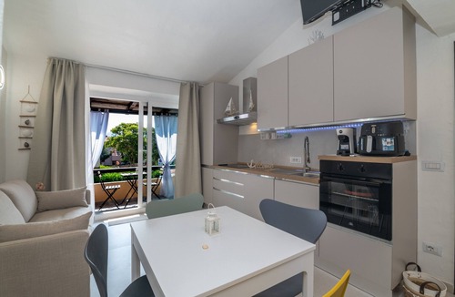 Cannigione Apartment | Apartment 'Angolo Di Mare - Cannigione' with Private Terrace, Wi-Fi and Air Conditioning