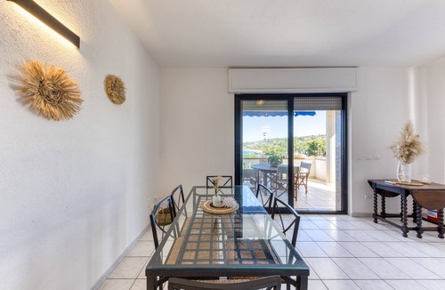 Marina San Gregorio Apartment | Apartment 'Baia Dei Sogni - Petra' with Sea View, Wi-Fi and Air Conditioning