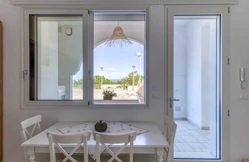 Marina San Gregorio Apartment | Apartment 'Baia Dei Sogni - Terrae' with Sea View, Wi-Fi and Air Conditioning