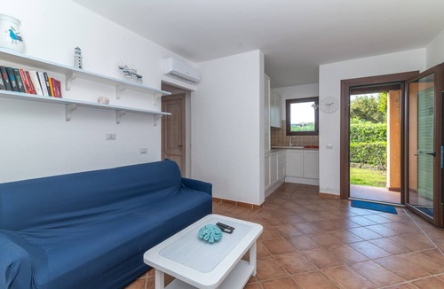Porto San Paolo Apartment | Apartment 'Borgo' with Private Terrace, Wi-Fi and Air Conditioning