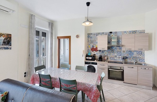 Salerno Apartment | Apartment 'Casa Di Giulia - Amalfi Coast' with Sea View, Wi-Fi and Air Conditioning