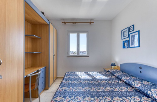 Lido Marini Apartment | Apartment 'Casa Maria' with Private Terrace, Shared Garden and Air Conditioning