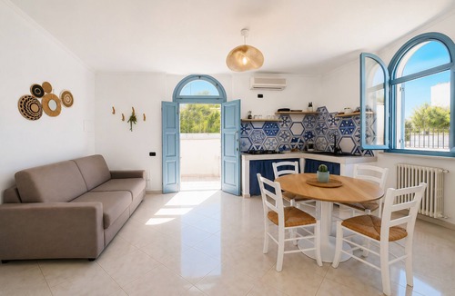 Mattinata Apartment | Apartment 'Casa Mida 2' with Balcony, Wi-Fi and Air Conditioning