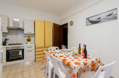Baia Verde Apartment | Apartment 'Casa Tramacere' with Shared Terrace and Air Conditioning
