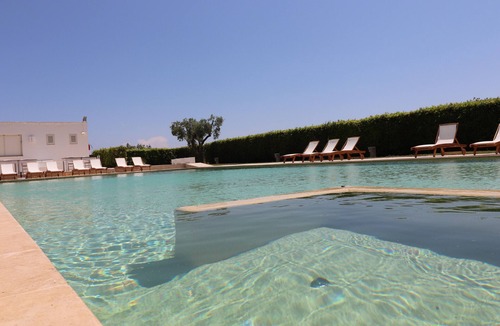 Otranto Apartment | Apartment 'Casa Vacanza Primitivo di Manduria' near the beach with shared pool and Wi-Fi