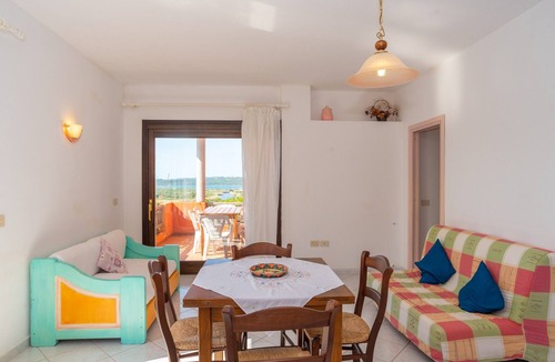 Porto Pollo Apartment | Apartment "Conchiglia Rosa" with Shared Garden, Sea View & Wi-Fi