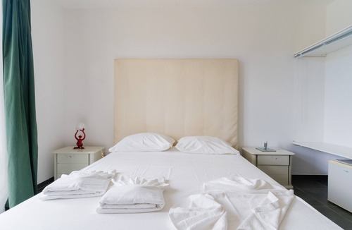 Tuglie House | Apartment 'Core Resort - Familiare Rossa' with Pool, Wi-Fi, and Air Conditioning