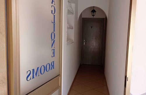 Peschici Apartment | Apartment 'Deluxe Room' with Private Terrace, Wi-Fi and Air Conditioning