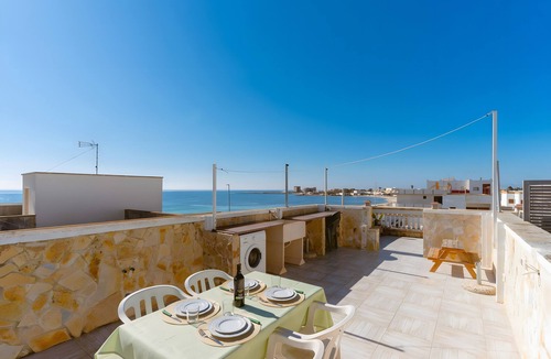 Torre Lapillo Apartment | Apartment 'Due Passi Dal Mare' with Sea View, Shared Terrace and Air Conditioning