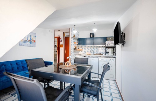 Torre a Mare Apartment | Apartment 'Due Passi' with Sea View, Wi-Fi and Air Conditioning