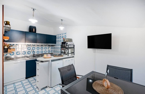 Torre a Mare Apartment | Apartment 'Due Passi' with Sea View, Wi-Fi and Air Conditioning