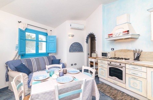 Agrustos Apartment | Apartment 'Elegante Villetta Al Mare Agrustos' with Private Terrace, Garden and Air Conditioning