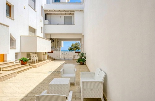 Torre San Giovanni Apartment | Apartment 'Franza 2' with Air Conditioning