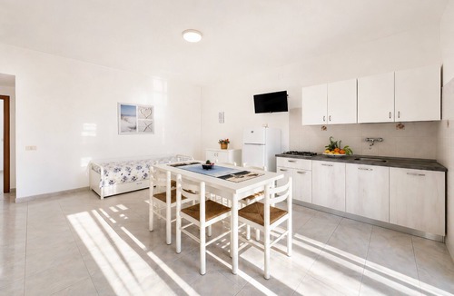 Peschici Apartment | Apartment 'Francesca, Trilo C' with Shared Terrace, Wi-Fi and Air Conditioning