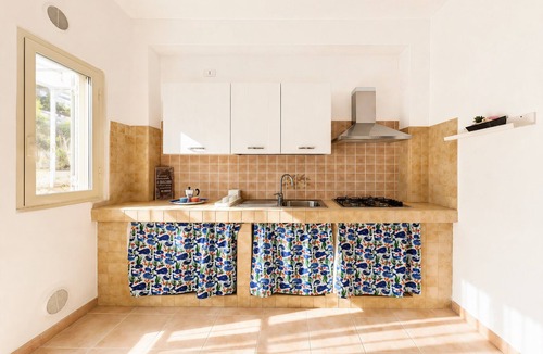 Peschici Apartment | Apartment 'Francesca, Trilo A' with Shared Terrace, Wi-Fi and Air Conditioning