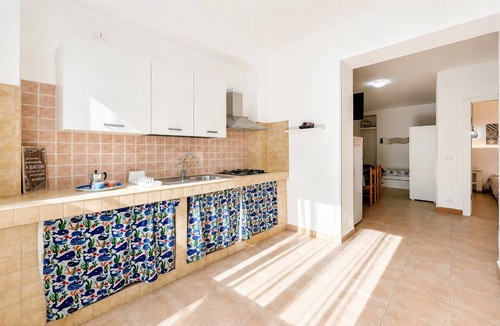 Peschici Apartment | Apartment 'Francesca, Trilo A' with Shared Terrace, Wi-Fi and Air Conditioning