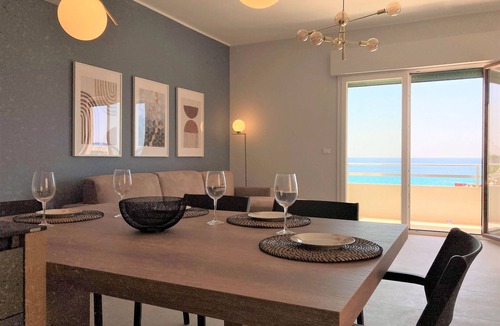 Il Monte Apartment | Apartment 'Gallipoli Waterfront' with Sea View, Balcony and Air Conditioning