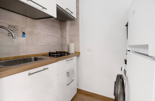Municipio 2 Apartment | Apartment 'Gold - Il Centro Luxury Suites' with Balcony, Wi-Fi and Air Conditioning