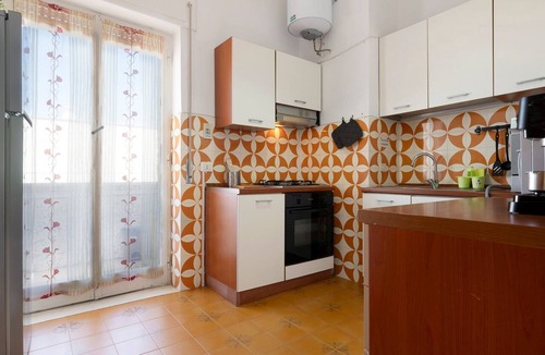 Villanova Apartment | Apartment 'Il Porticciolo' with Sea View, Wi-Fi and Air Conditioning