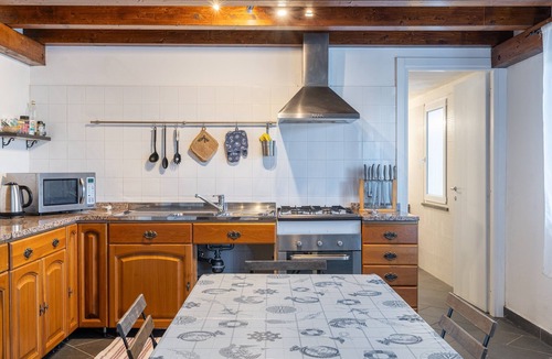 Costa Saracena-Castelluccio House | Apartment in Villa 'Il Limone, La Salvia e il Rosmarino' with Sea View, Private Terrace and Wi-Fi