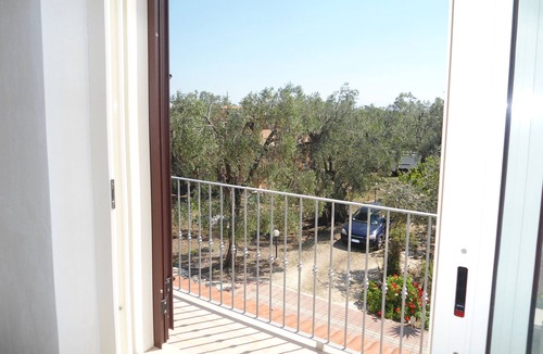 Scialara House | Apartment in Villa with Garden Pizzomunno Beach.