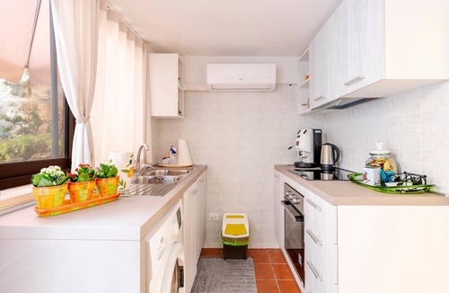 Carpignano Salentino Apartment | Apartment 'Al Vico' with Private Terrace and Air Conditioning