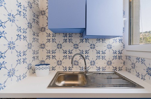 Lido Conchiglie Apartment | Apartment 'Best Sunset - Smeraldo' with Mountain View, Wi-Fi and Air Conditioning