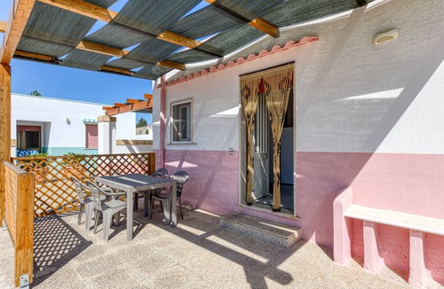 Castrignano del Capo Apartment | Apartment 'Villino Scapucci' with Sea View, Private Terrace and Air Conditioning