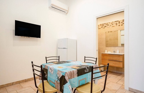 Macchia di Monte Apartment | Apartment 'L'Aia - 5' with Shared Pool, Wi-Fi and Air Conditioning