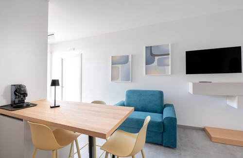 Torre dell'Orso Apartment | Apartment 'La Sfinge' with Private Terrace, Wi-Fi and Air Conditioning