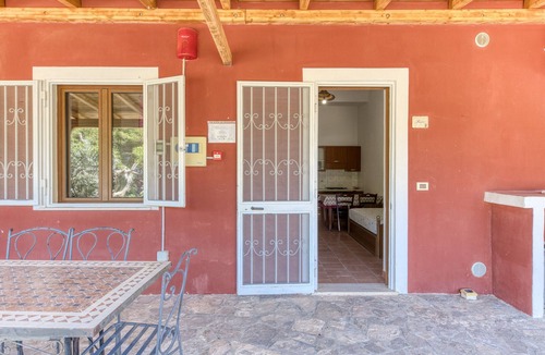 Presicce Apartment | Apartment 'Le Colonie - Bilocale' with Private Terrace, Shared Garden and Air Conditioning