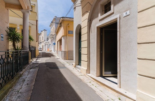 Alezio Apartment | Apartment 'Luxury Rooms - Erika' with Wi-Fi and Air Conditioning