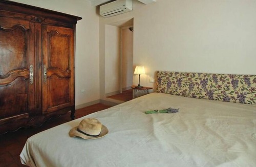 Collesalvetti Apartment | Apartment Mulino della Rivolta overlooking the shared pool in Colognole