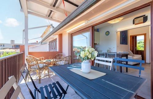 Lu Bagnu Apartment | Apartment 'Penthouse Villa Stefania' with Sea View, Wi-Fi and Air Conditioning